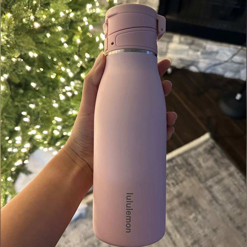 Lululemon water bottle
